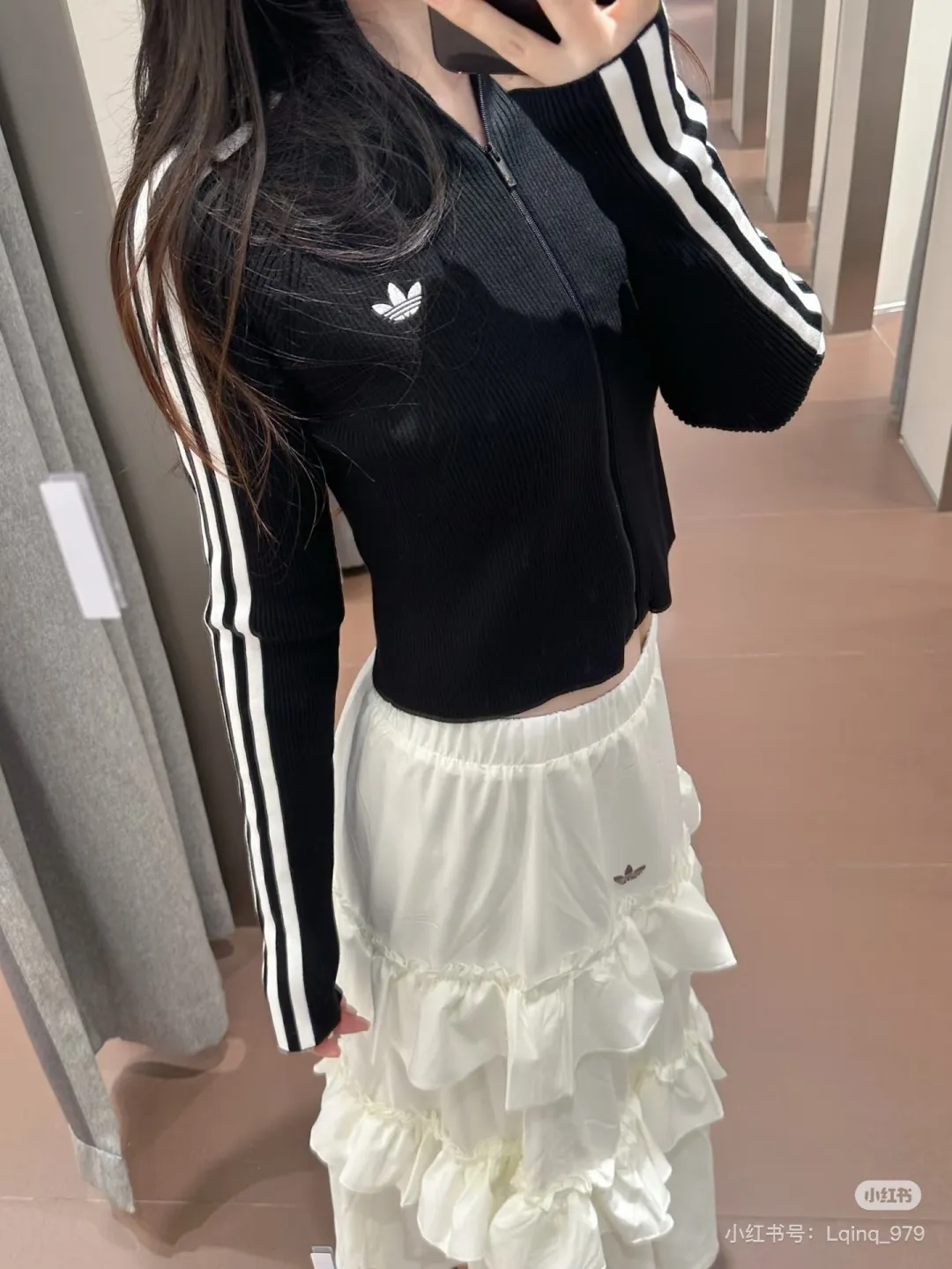 Adidas clover Song Yuqi Same Style jacket upper body picture